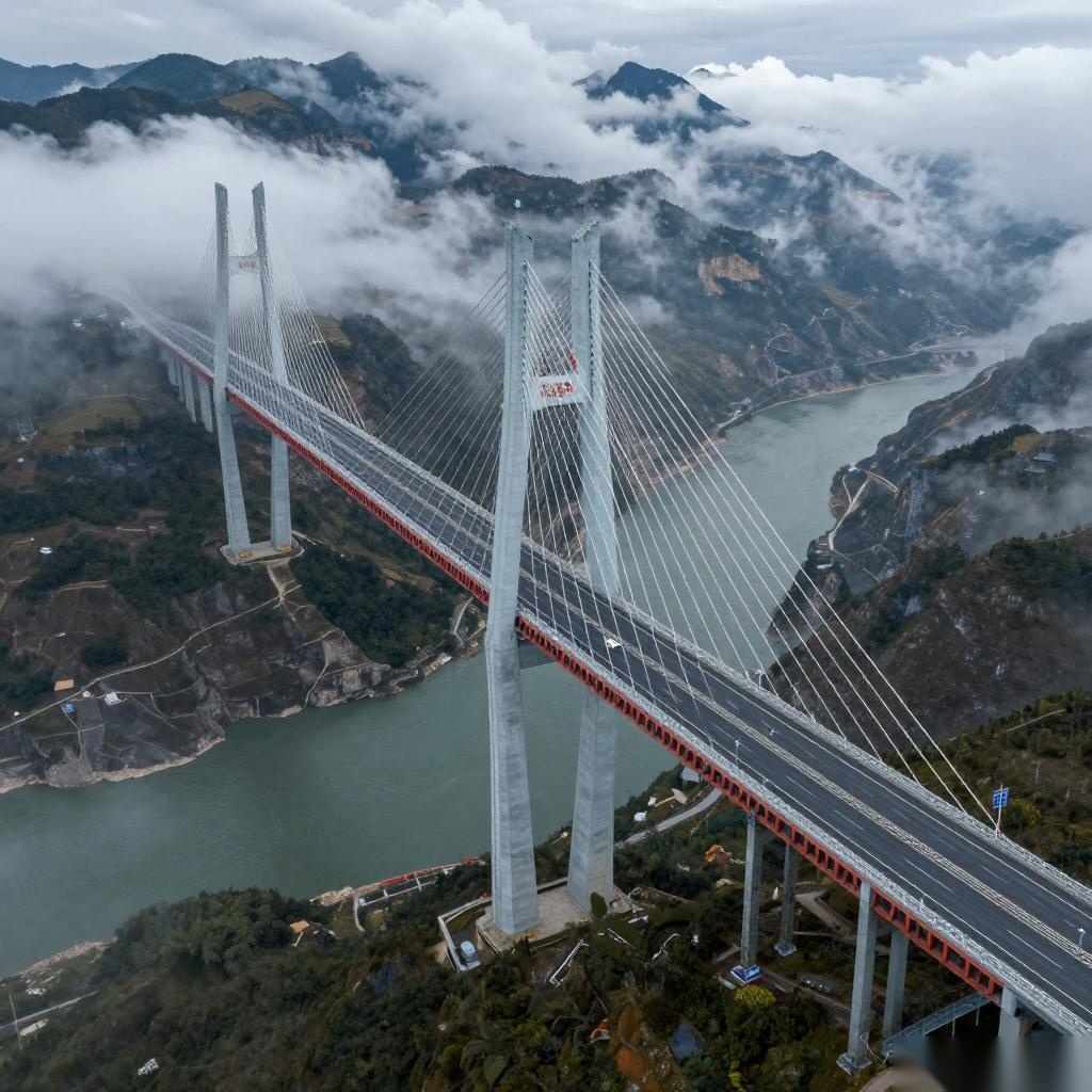贵州高速公路建设新突破：天门特大桥合龙，山区桥梁施工技术再升级